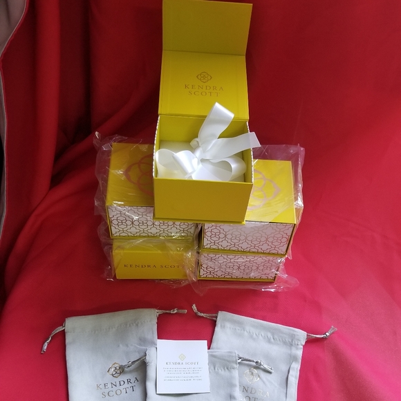 Kendra Scott Accessories - Kendra Scott boxes